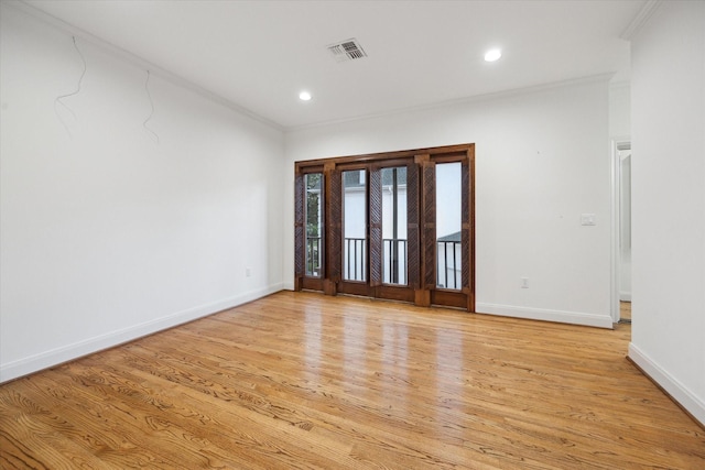 5040 Fieldwood Dr, Houston, TX 77056 - empty room with ornamental molding, baseboards, visible vents, and light wood-style floors