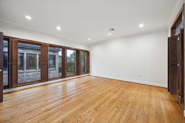 5040 Fieldwood Dr, Houston, TX 77056 - unfurnished room featuring baseboards, crown molding, and light wood-type flooring