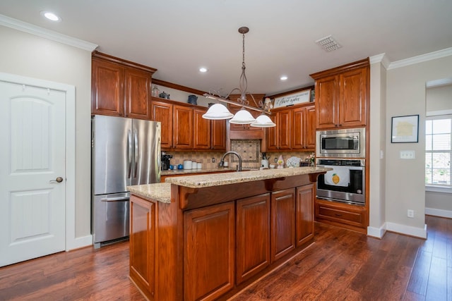 kitchen with crown molding, stainless steel appliances, visible vents, and backsplash