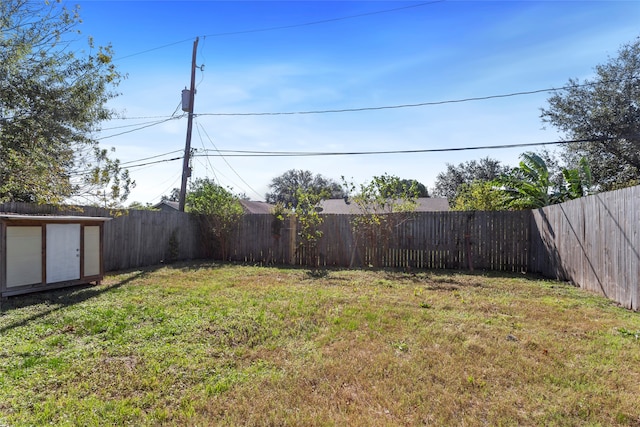 3450 Lydia St, Houston, TX 77021 - view of yard with a storage unit, a fenced backyard, and an outdoor structure
