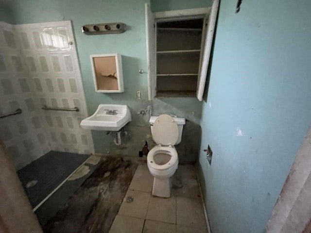 1017 W Buchanan St, Harlingen, TX 78550 - bathroom featuring toilet, tile patterned floors, and a sink