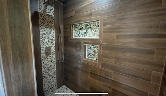 full bath featuring a tile shower