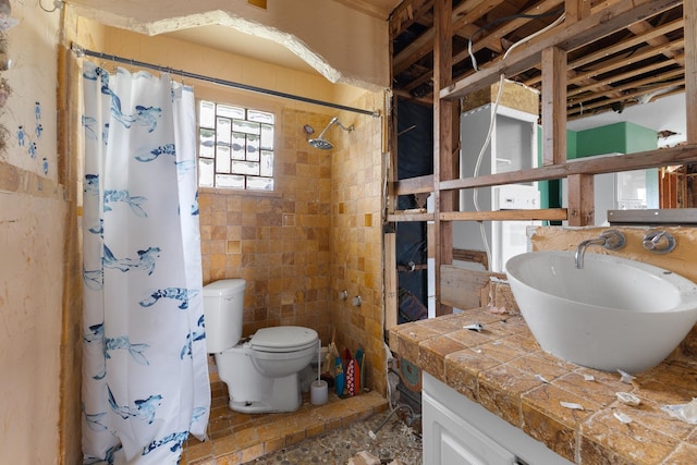 13114 Coronado Dr, Freeport, TX 77541 - bathroom featuring vanity, toilet, and a shower with curtain