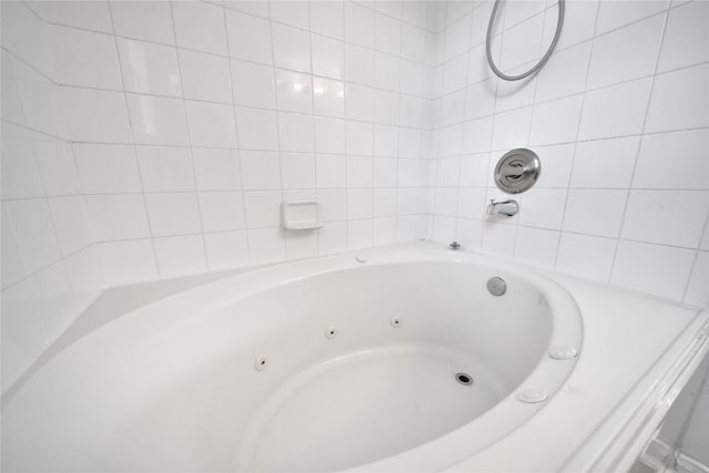 13003 Brutus Hill Ln, Houston, TX 77072 - bathroom with a whirlpool tub