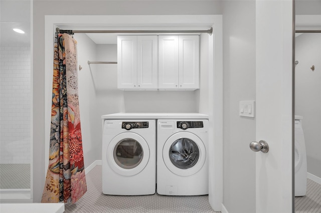 204 Travis St Unit 4A, Houston, TX 77002 - laundry area with baseboards and independent washer and dryer