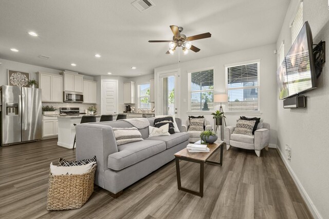 9904 Smokehouse Silo Ln, Houston, TX 77080 - living room featuring dark wood-type flooring, ceiling fan, baseboards, and recessed lighting