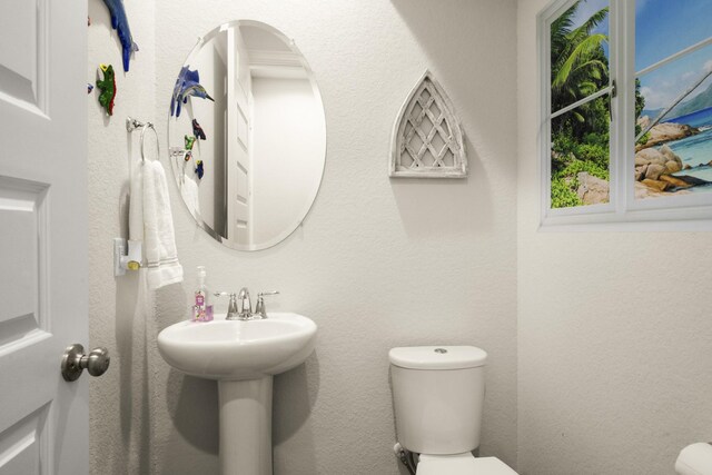 9904 Smokehouse Silo Ln, Houston, TX 77080 - bathroom featuring toilet