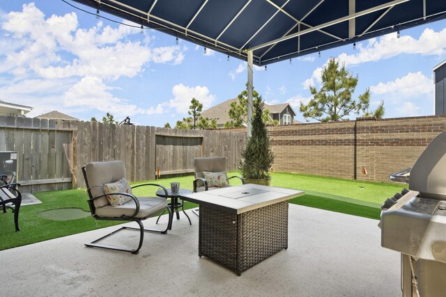 9904 Smokehouse Silo Ln, Houston, TX 77080 - fenced backyard with a patio area
