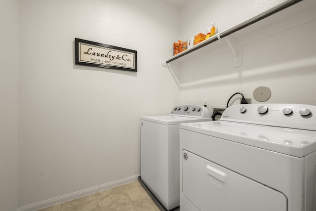 9904 Smokehouse Silo Ln, Houston, TX 77080 - laundry area with independent washer and dryer and baseboards
