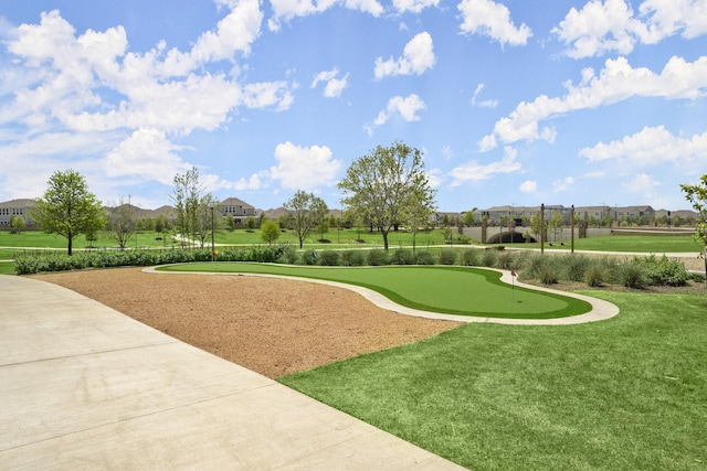 9904 Smokehouse Silo Ln, Houston, TX 77080 - surrounding community with a putting area, a lawn, and a residential view