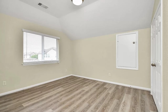 6315 Bain Dr, Missouri City, TX 77459 - interior space featuring baseboards, light wood-style flooring, lofted ceiling, and visible vents