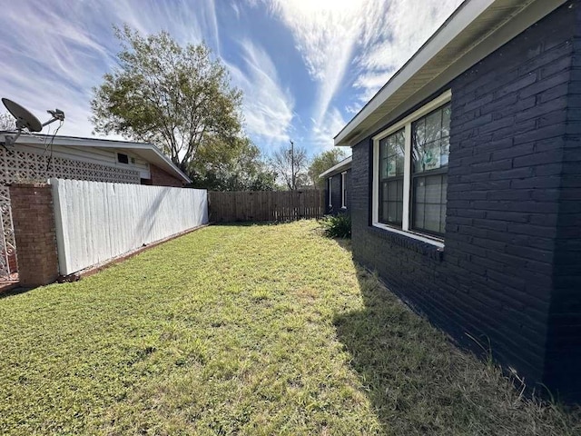 810 E Bowie Ave, Harlingen, TX 78550 - view of yard featuring fence