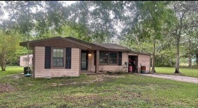 ranch-style house with a front yard