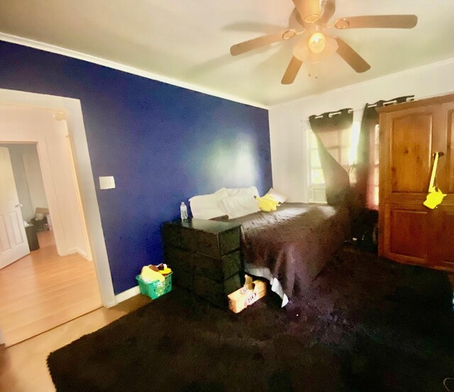 bedroom with baseboards and a ceiling fan