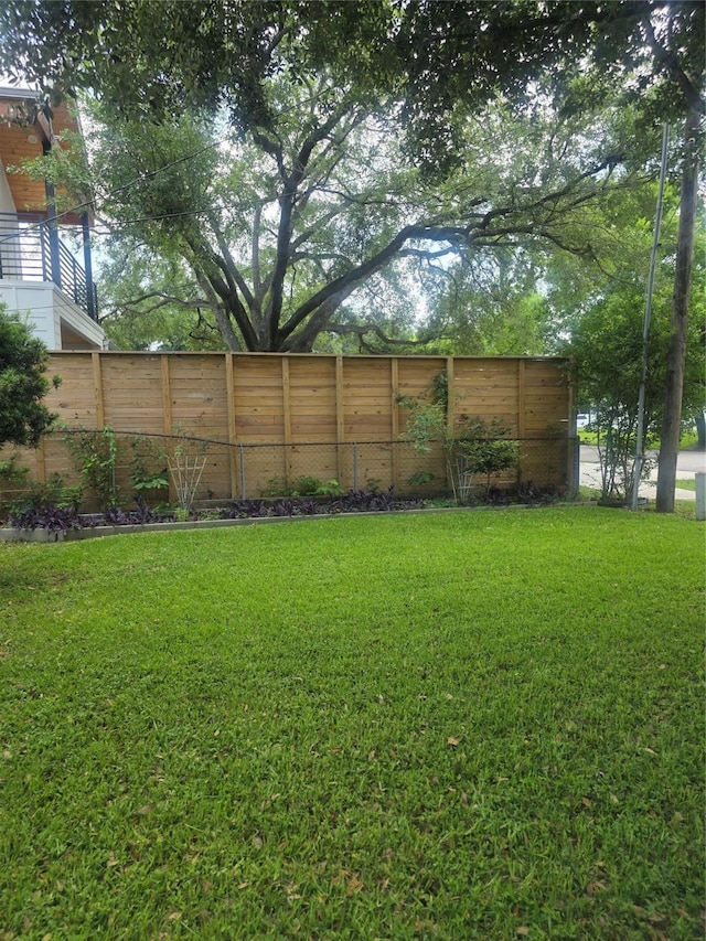 view of yard featuring fence