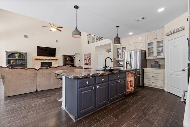 kitchen with ceiling fan, a sink, visible vents, dark wood-style floors, and dishwashing machine