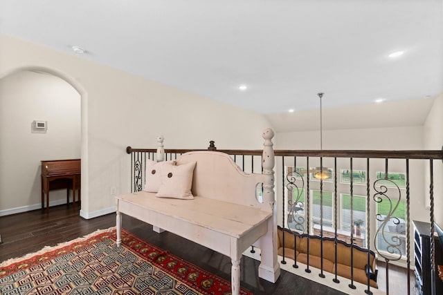 living area with dark wood-style flooring, baseboards, and recessed lighting