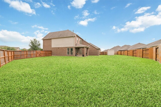 view of yard featuring a fenced backyard
