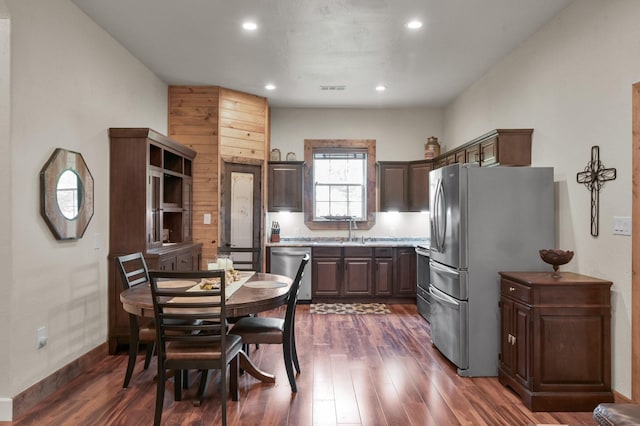 kitchen featuring a sink, stainless steel appliances, recessed lighting, dark wood-type flooring, and visible vents