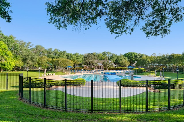 5818 Wilkins Ln, Sugar Land, TX 77479 - community pool with a patio