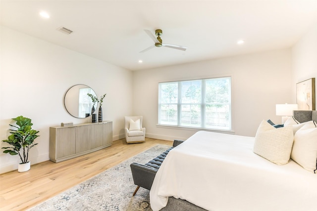 bedroom featuring ceiling fan, visible vents, baseboards, light wood-style floors, and recessed lighting