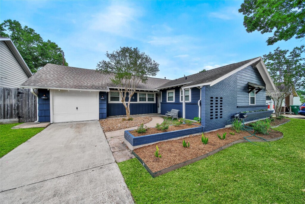 4926 Nina Lee Ln, Houston, TX 77092 - ranch-style house featuring fence, roof with shingles, a garage, a front yard, and concrete driveway