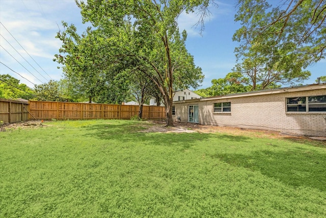 view of yard featuring a fenced backyard