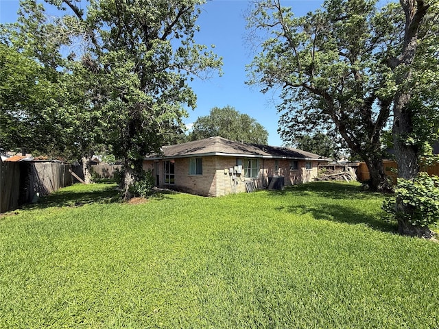710 Fawnwood Dr, Missouri City, TX 77489 - view of yard featuring a fenced backyard