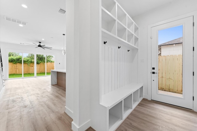 mudroom featuring a ceiling fan, visible vents, wood finished floors, and recessed lighting