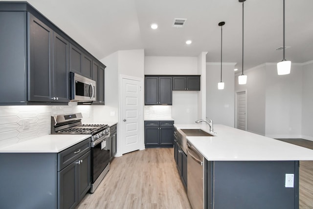 10310 Woodhill Spa Ln, Cleveland, TX 77327 - kitchen featuring stainless steel appliances, light wood finished floors, a sink, decorative backsplash, and decorative light fixtures