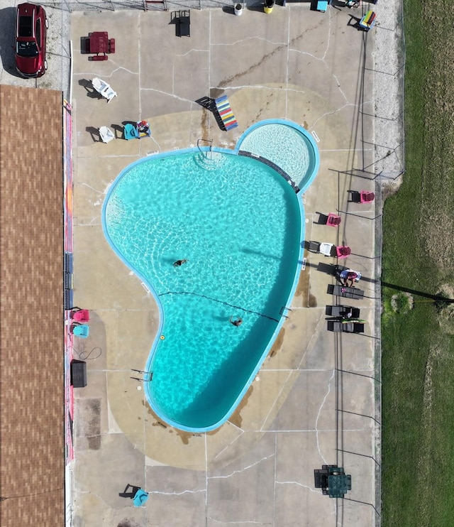 view of swimming pool