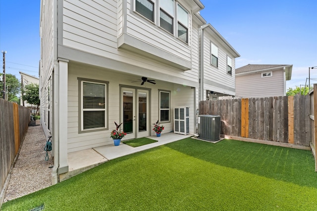 rear view of house with a fenced backyard, cooling unit, a patio area, a ceiling fan, and a yard