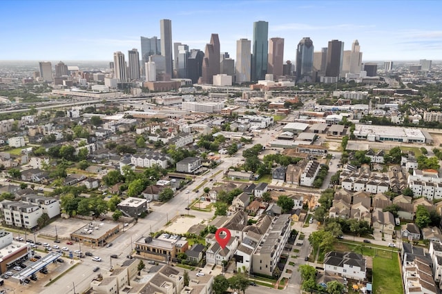 1511B Crockett St, Houston, TX 77007 - aerial view of property's location featuring city skyline