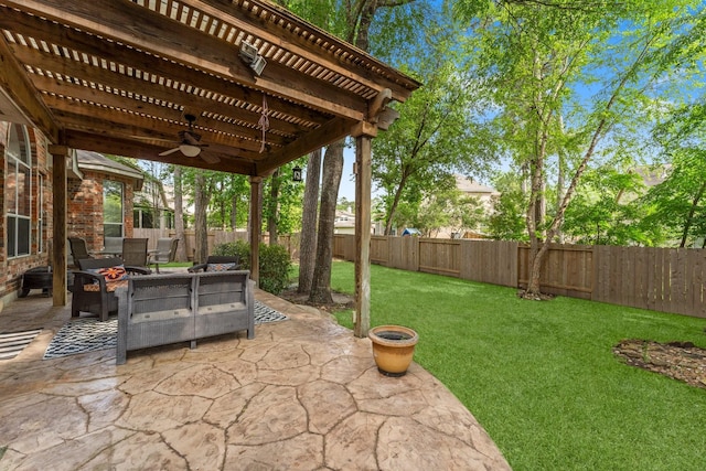 view of patio / terrace with a pergola, ceiling fan, and a fenced backyard