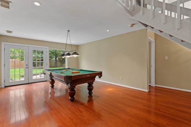 rec room with baseboards, visible vents, billiards, and wood finished floors