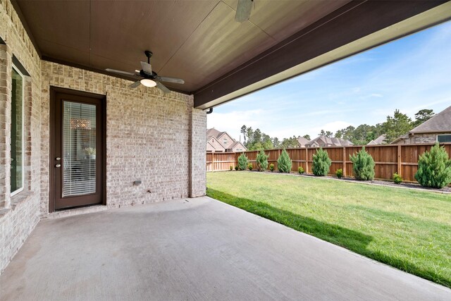 view of patio featuring a fenced backyard and a ceiling fan