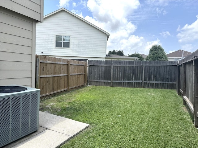 7130 Liberty Oak Ct, Houston, TX 77049 - view of yard featuring central air condition unit