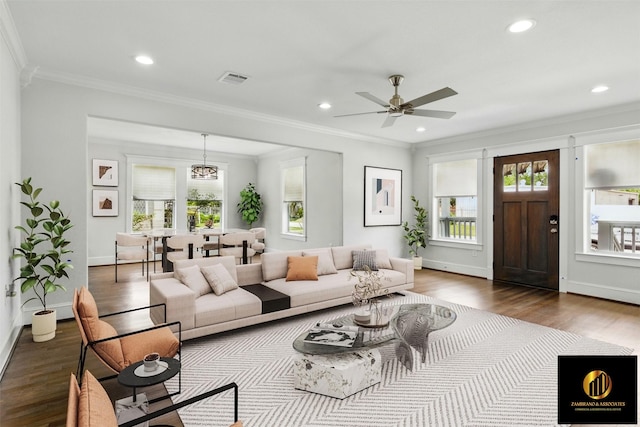 living room with recessed lighting, baseboards, a ceiling fan, wood finished floors, and ornamental molding