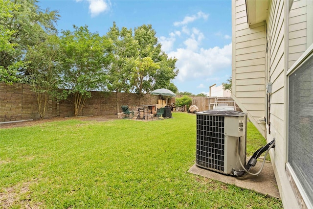 102 Pebble Walk Ln, Dickinson, TX 77539 - view of yard featuring central AC