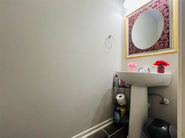 13415 Naples Bridge Rd, Sugar Land, TX 77498 - bathroom featuring baseboards