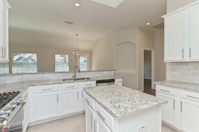 kitchen featuring visible vents, white cabinetry, a sink, backsplash, and stainless steel appliances