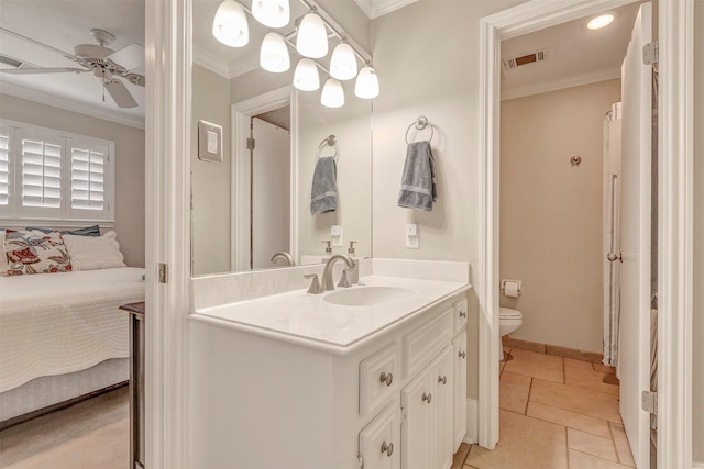 bathroom with visible vents, crown molding, toilet, ensuite bathroom, and ceiling fan