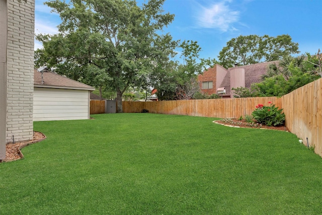 view of yard featuring a fenced backyard