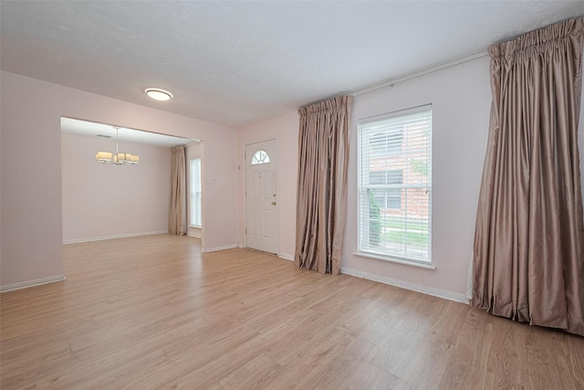 772 Thicket Ln, Houston, TX 77079 - unfurnished room featuring an inviting chandelier, light wood-style flooring, and baseboards