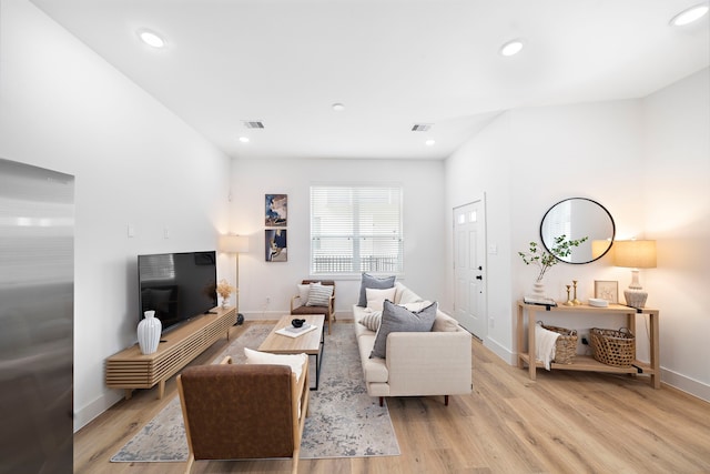 living area with recessed lighting, baseboards, light wood finished floors, and visible vents