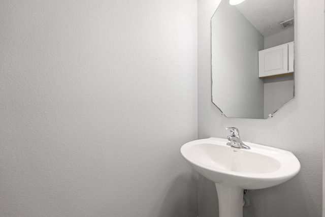 1811 Salt Valley Dr, Katy, TX 77493 - bathroom featuring visible vents