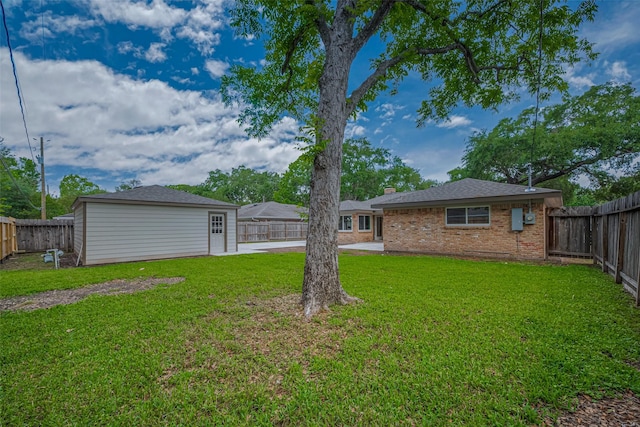 view of yard with a fenced backyard and an outdoor structure