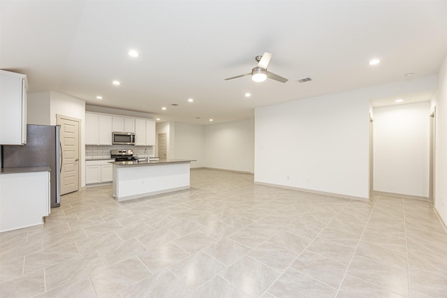 3907 Itzle Island Ct, Katy, TX 77494 - kitchen featuring recessed lighting, open floor plan, ceiling fan, and stainless steel appliances