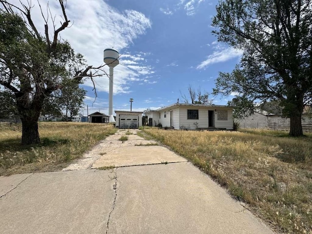 bungalow-style house with driveway