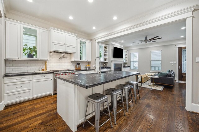 kitchen featuring ceiling fan, dark wood-style flooring, white cabinetry, and open floor plan